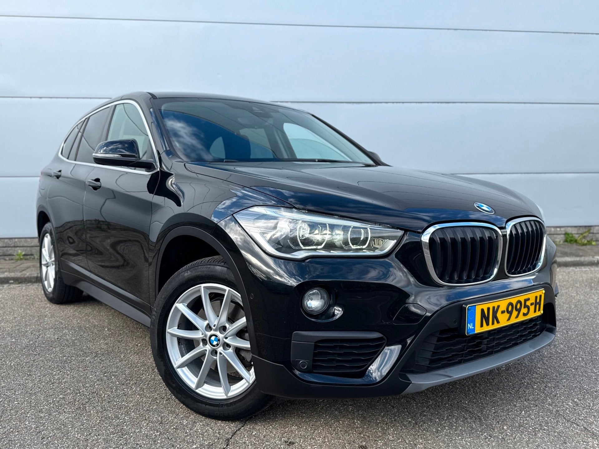 BMW X1 SDrive18i Executive (bj 2017) XENON|NAVI|TREKHAAK|101, Auto's, BMW, Gebruikt, Zwart, Origineel Nederlands, Handgeschakeld
