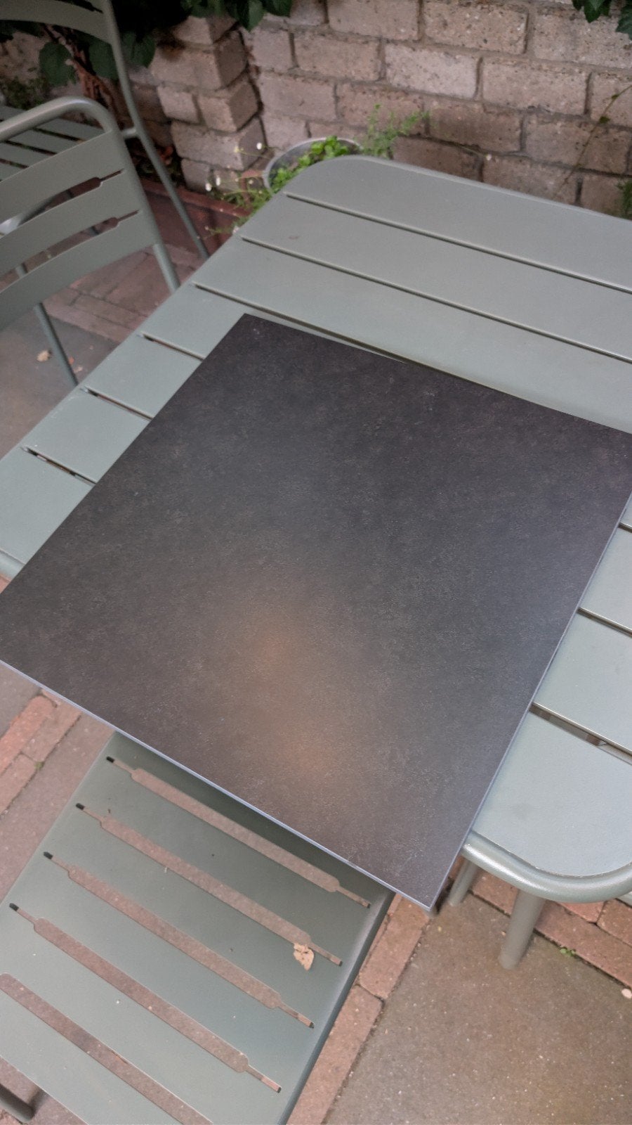 Gratis: 5 stuks keramische vloertegels zwart, Doe-het-zelf en Verbouw, Tegels, Ophalen, 40 tot 60 cm, 40 tot 60 cm, Keramiek
