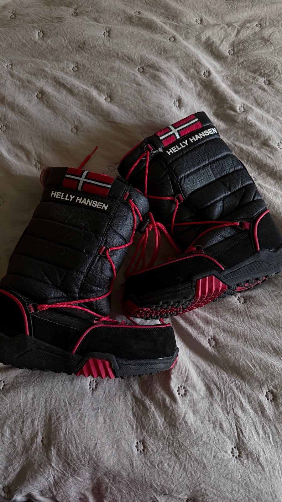 Helly Hansen Snowboots - Zwart/Rood, Ophalen of Verzenden, Zo goed als nieuw, Zwart, Snowboots