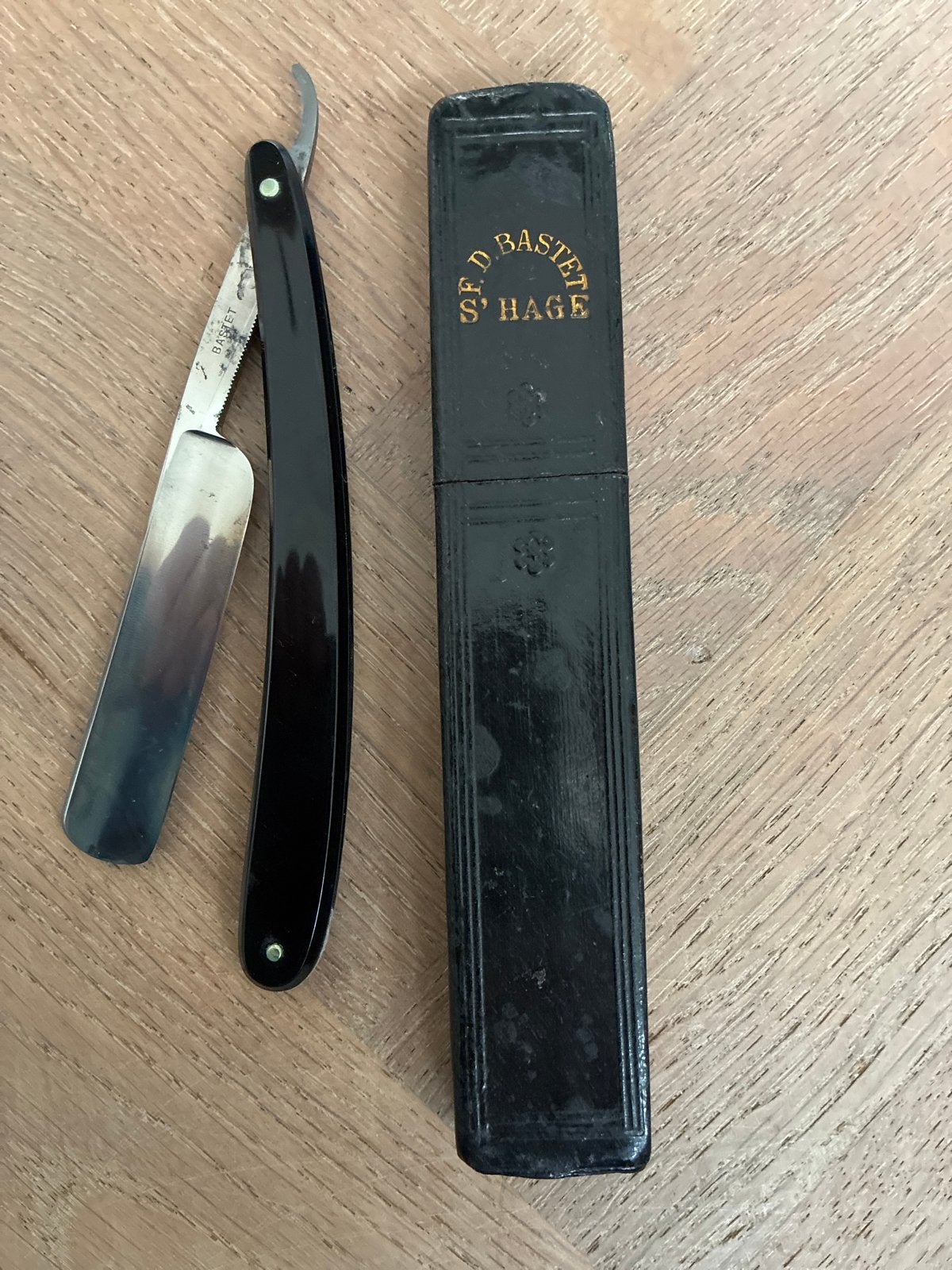 Antiek Scheermes F.D. Bastet S'Hage met etui, Ophalen