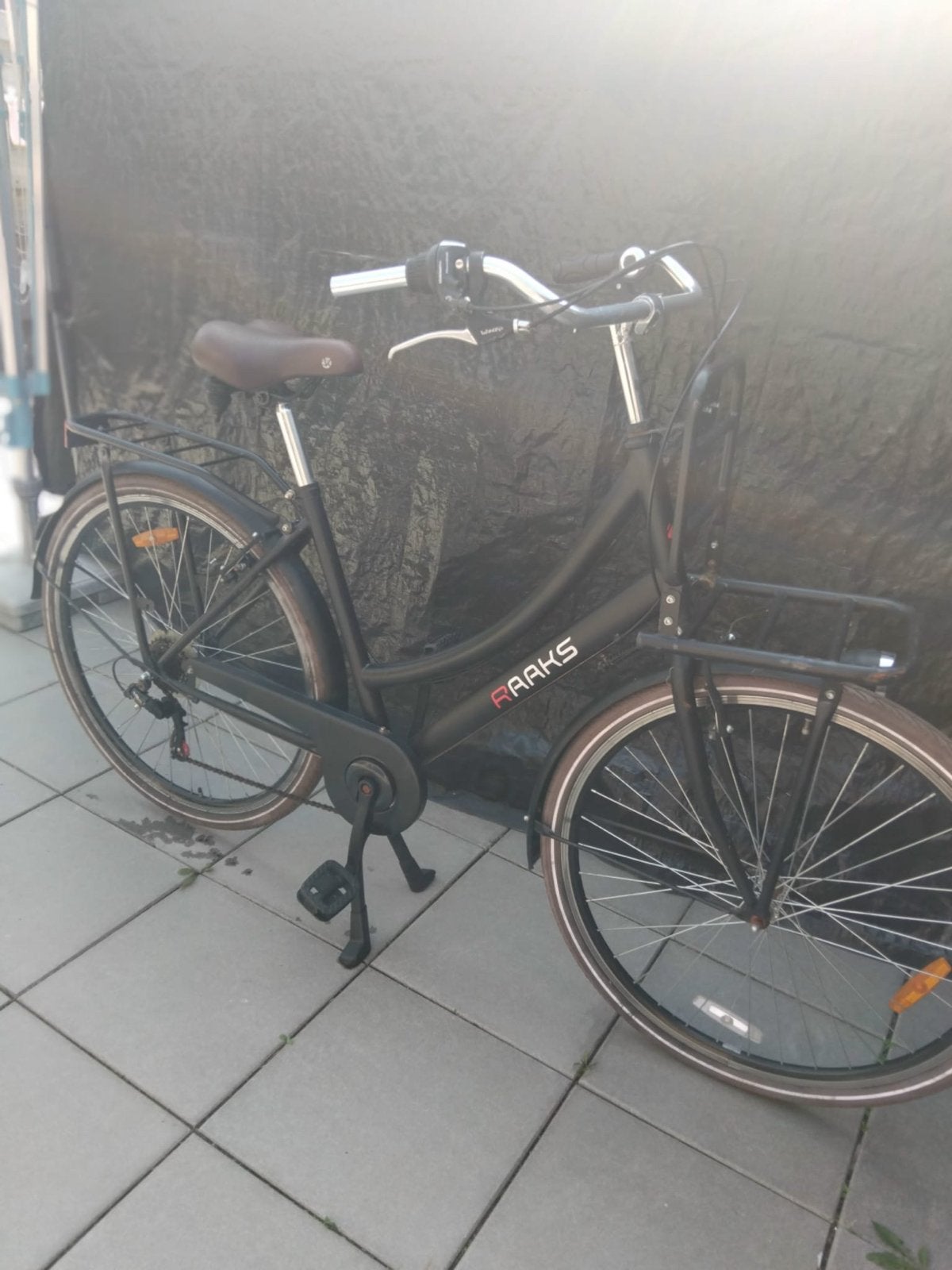 Damesfiets Raaks, zwart, met voordrager en versnellingen, Fietsen en Brommers, Velgrem, Versnellingen, Ophalen, Overige merken