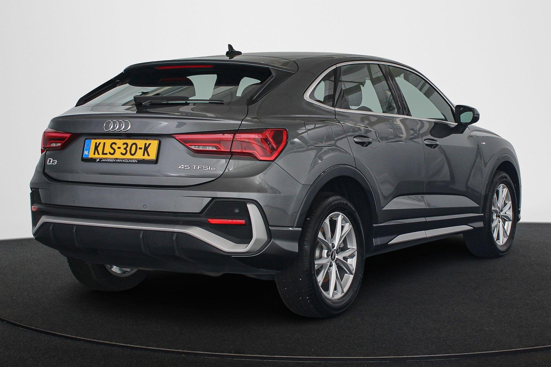 Audi Q3 Sportback 45 TFSI e S-Line Keyless Achteruitrijcamer, Auto's, Gebruikt, Leder en Stof, Hybride Elektrisch/Benzine, 13 kWh