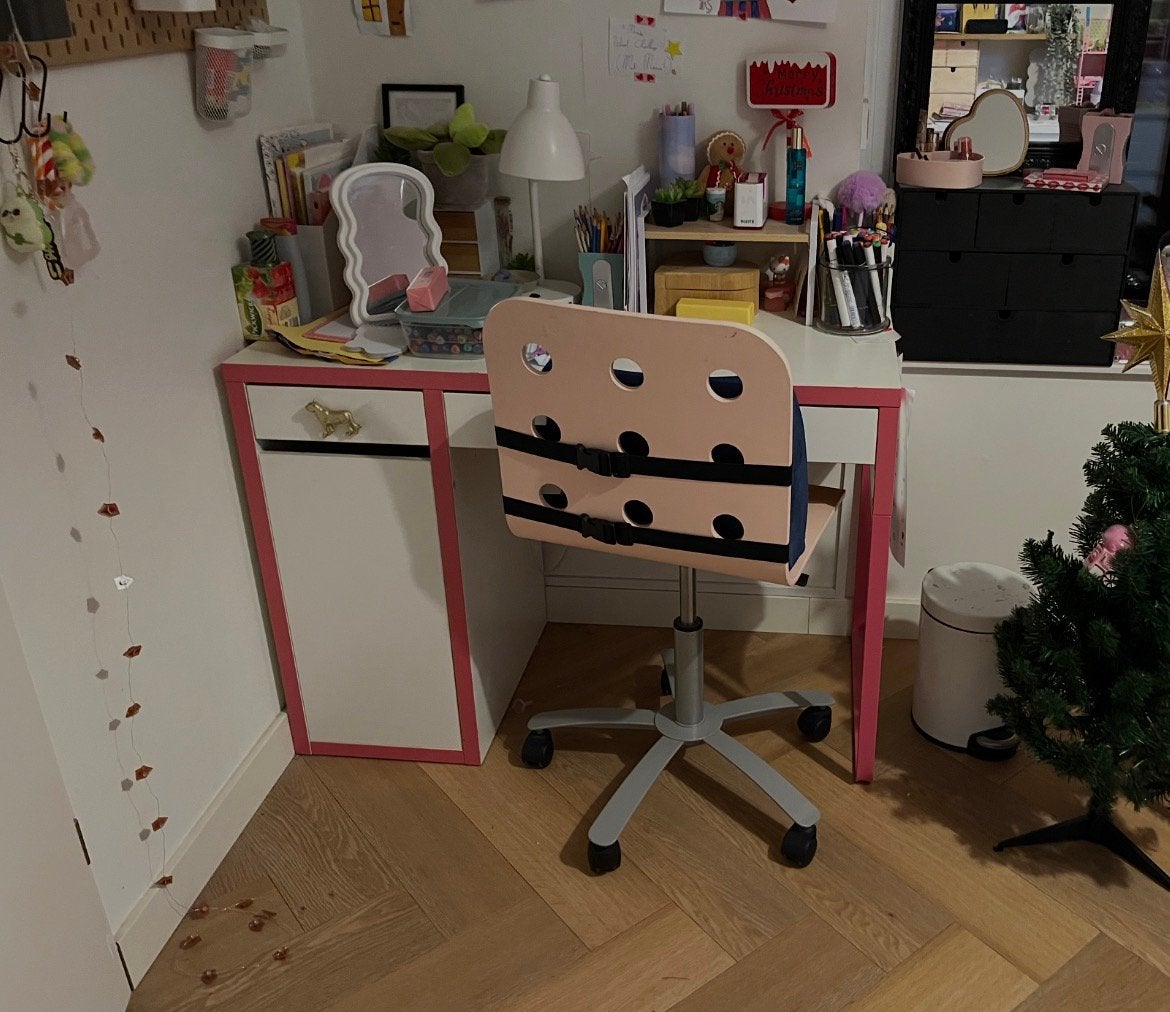 Micke IKEA bureau, Ophalen of Verzenden, Gebruikt