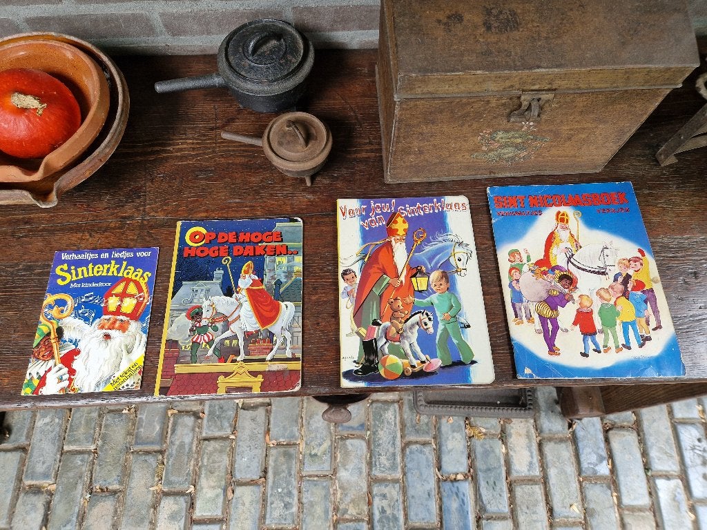 oude Sinterklaas - 4 oude Sinterklaas boeken, Diversen, Ophalen of Verzenden