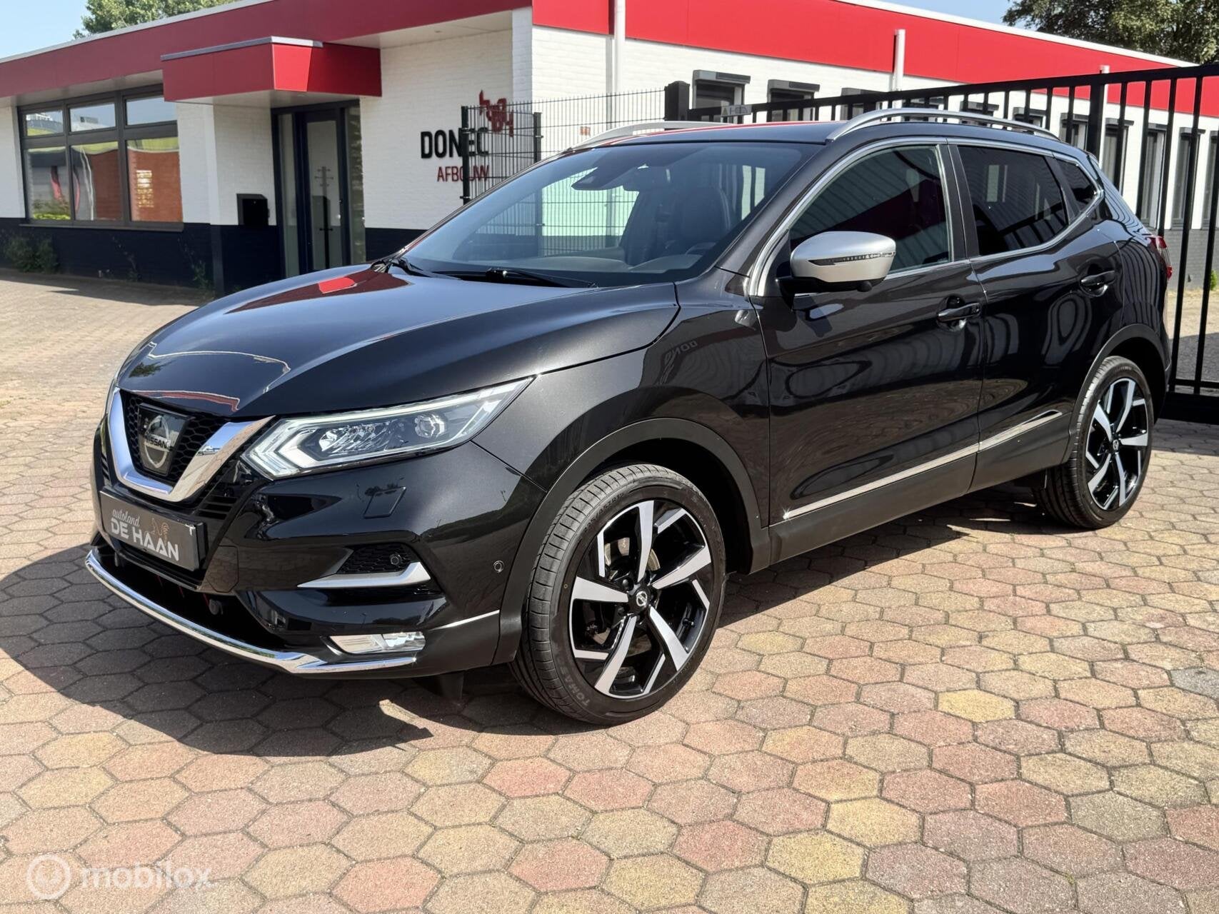 Nissan Qashqai 1.2 Tekna + PANODAK LEDER NAVI CAMERA 19 INCH, Voorwielaandrijving, Adaptive Cruise Control, Gebruikt, Zwart