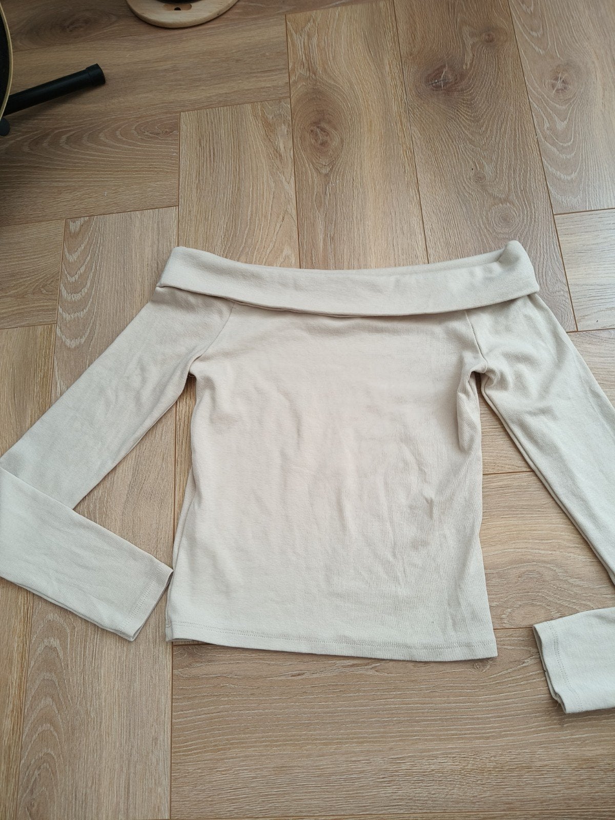 Stradivarius off-shoulder top maat S in perfecte staat, Beige, Ophalen of Verzenden, Zo goed als nieuw, Lange mouw