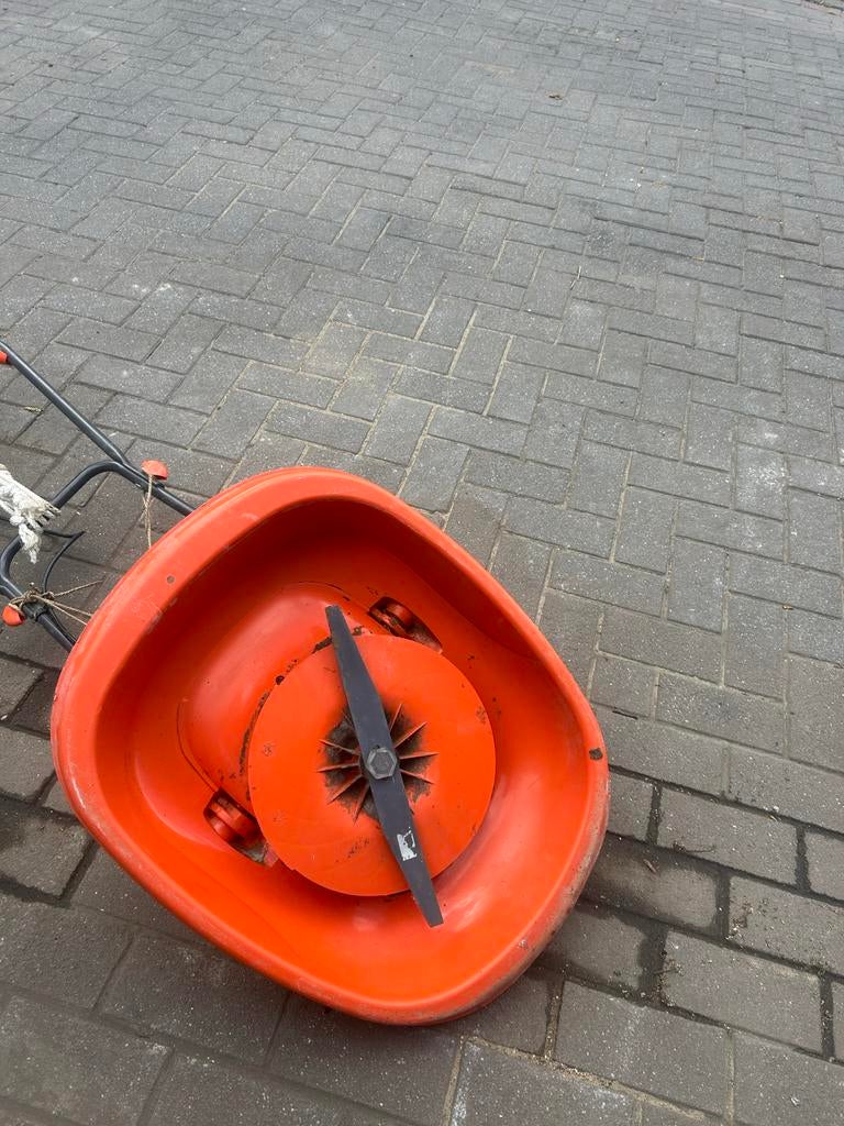 Flymo zweefmaaier, Tuin en Terras, Grasmaaiers, Gebruikt, Elektrische grasmaaier, Ophalen of Verzenden, 30 t/m 39 cm
