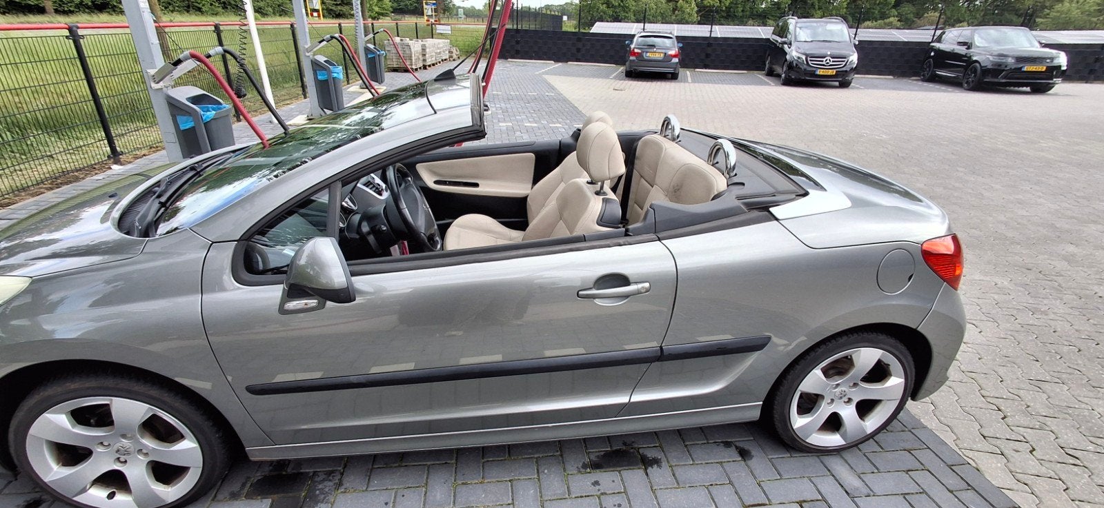 Peugeot 207 1.6 16V CC 88KW 2008 Grijs, Auto's, Peugeot, Voorwielaandrijving, 15 km/l, Beige, 4 cilinders