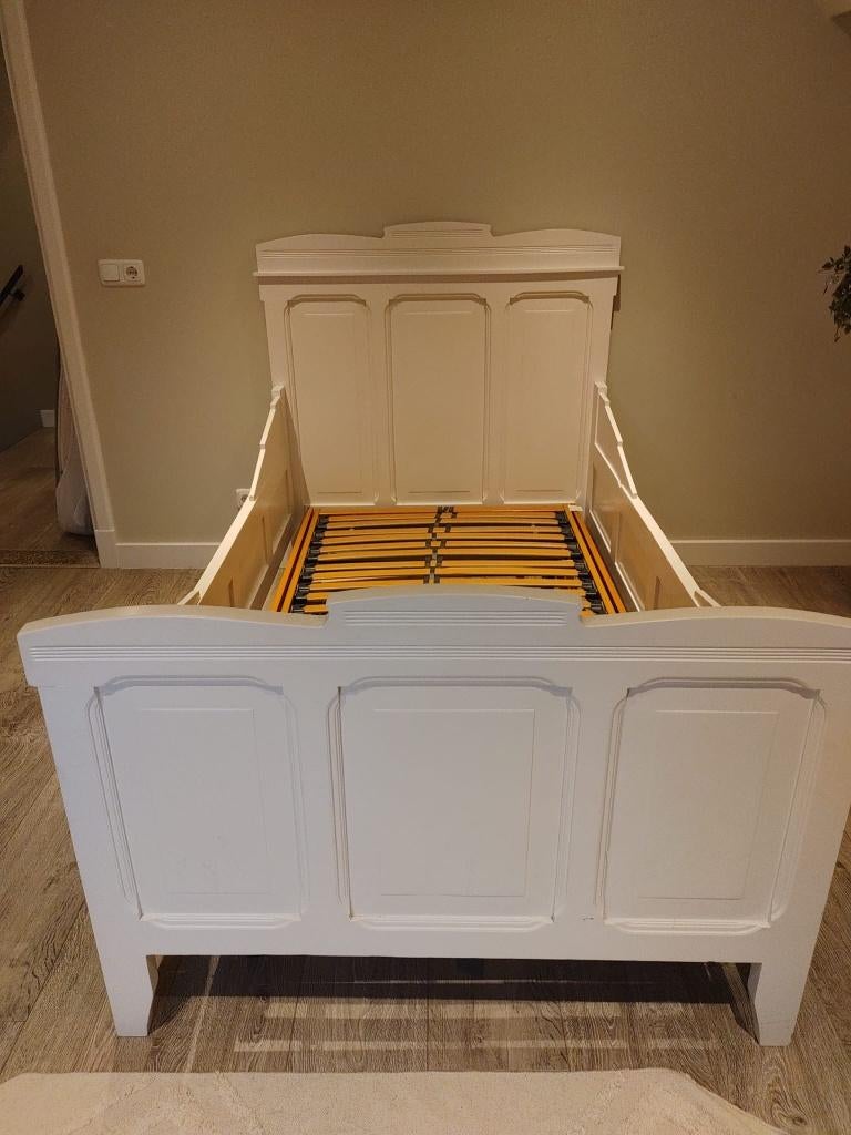 Brocante bed - Antiek - Mooi wit meisjesbed, Huis en Inrichting, Slaapkamer | Bedden, Ophalen, Gebruikt, 90 cm, Eenpersoons