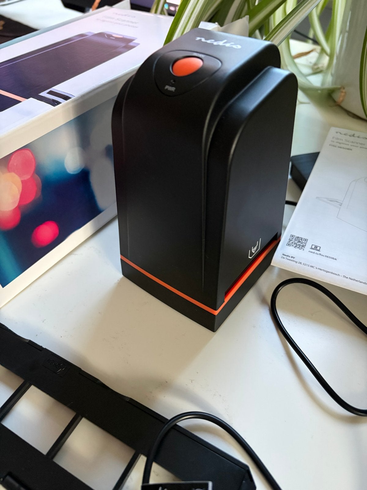 Nedis M192 Filmscanner - Digitaliseer uw oude films, Ophalen of Verzenden, Zo goed als nieuw, Diascanner