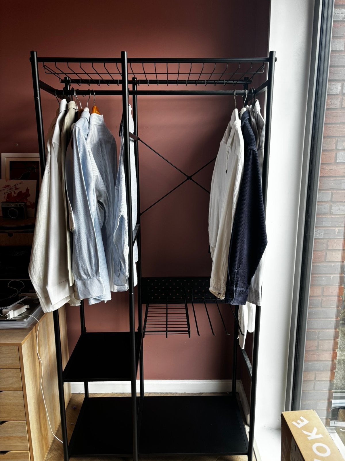 Zwart metalen kledingrek met planken en broekenrek, Kleding | Dames, Ophalen, Zo goed als nieuw