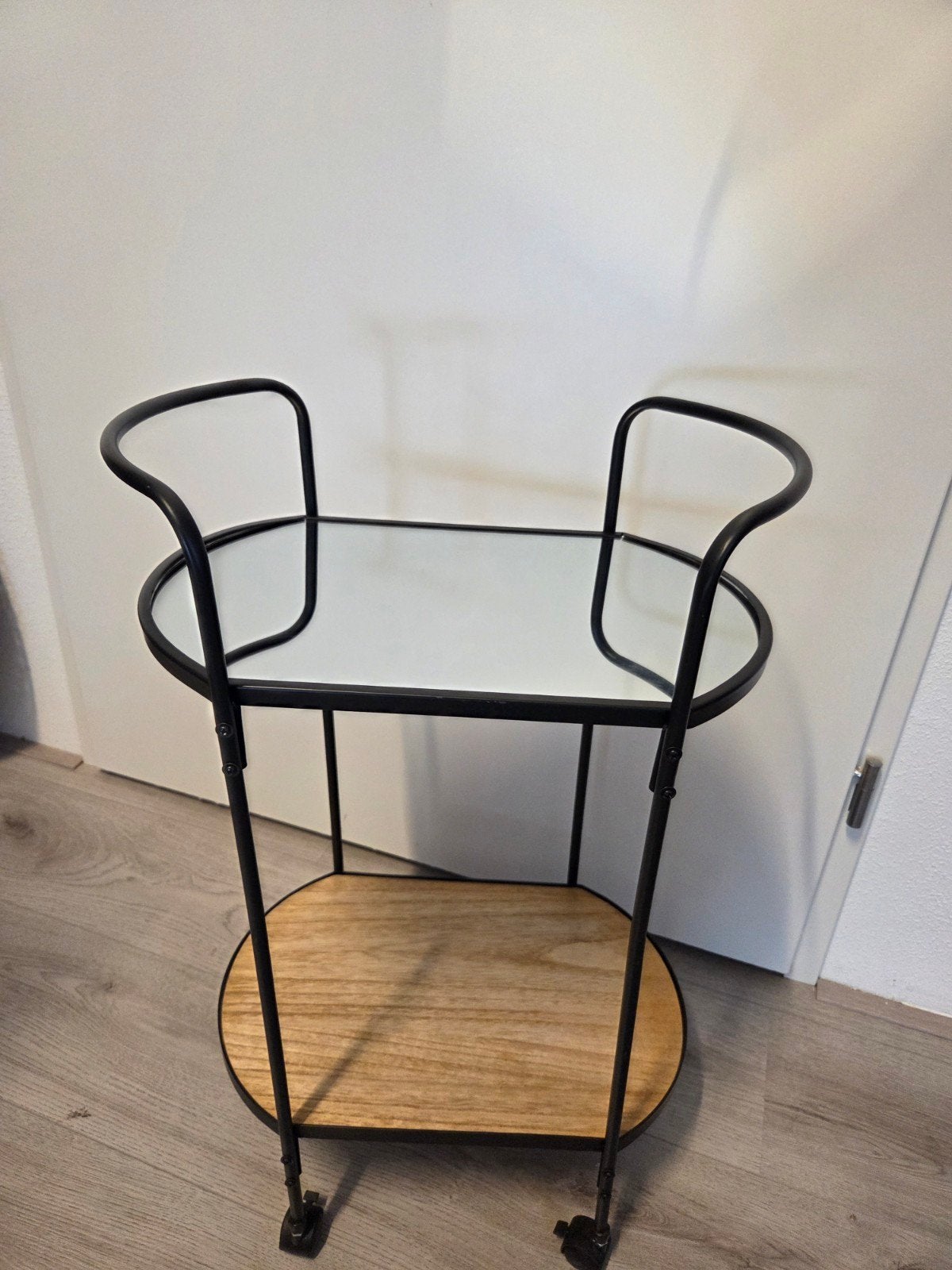 leuke bijzet tafel..trolley, Huis en Inrichting, Tafels | Bijzettafels, Ophalen, Zo goed als nieuw, Rechthoekig, Minder dan 55 cm