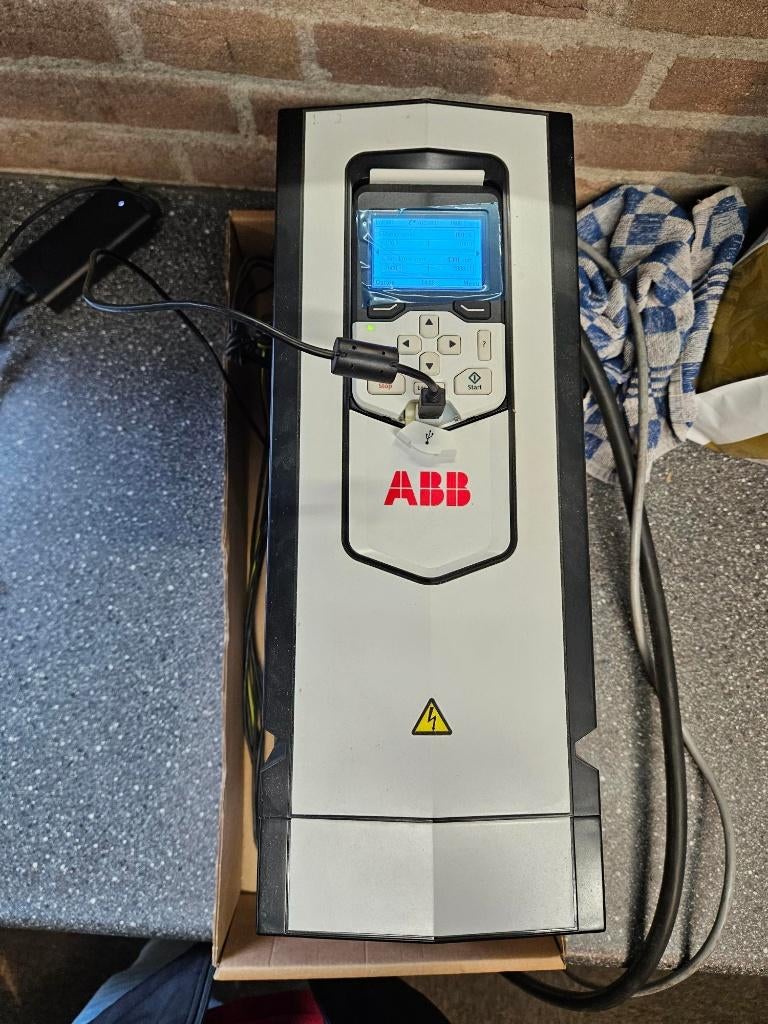 frequentie regelaar abb acs880 11kw, Ophalen of Verzenden, Zo goed als nieuw