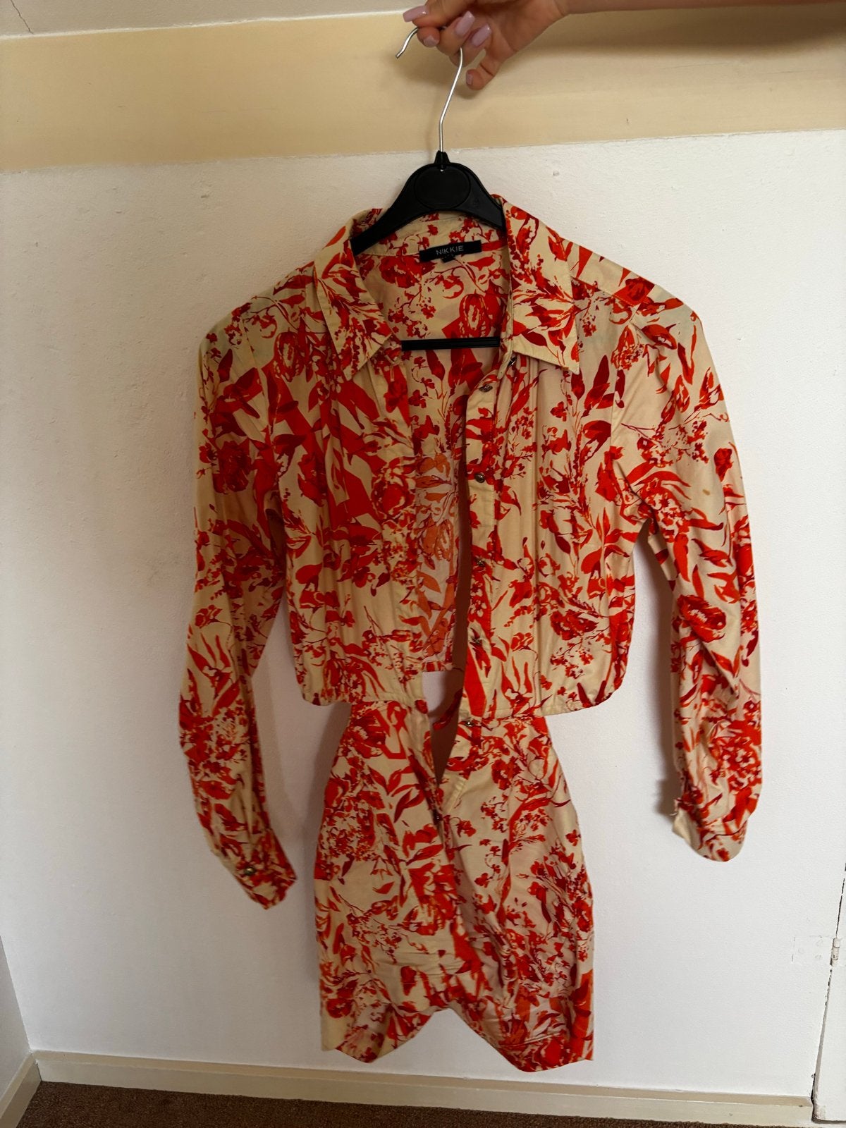 Nikkie tweedelig setje met bloemenprint, Kleding | Dames, Jurken, Meerkleurig, Ophalen of Verzenden, Zo goed als nieuw, Maat 34 (XS) of kleiner