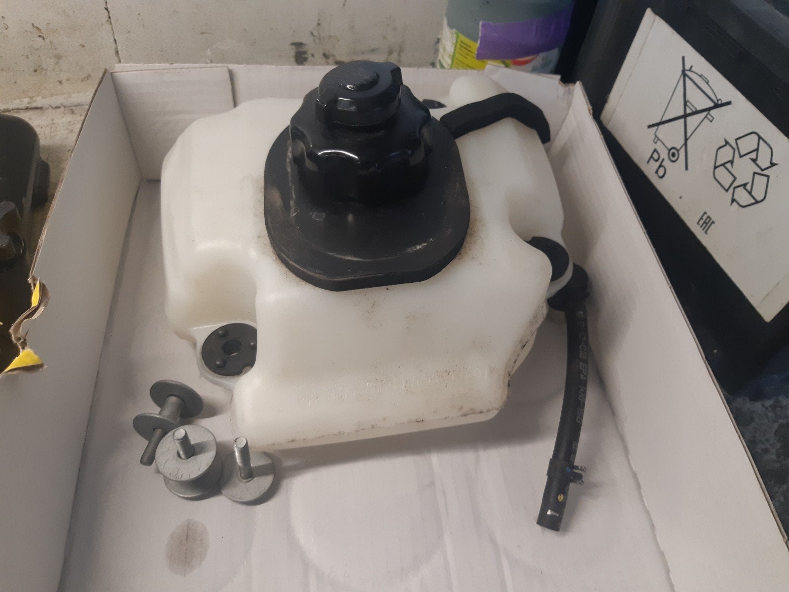Benzine tank nwe type Suzuki
4 5 en 6pk 4 takt


Rest is ook, Ophalen of Verzenden, Gebruikt, Motor en Techniek