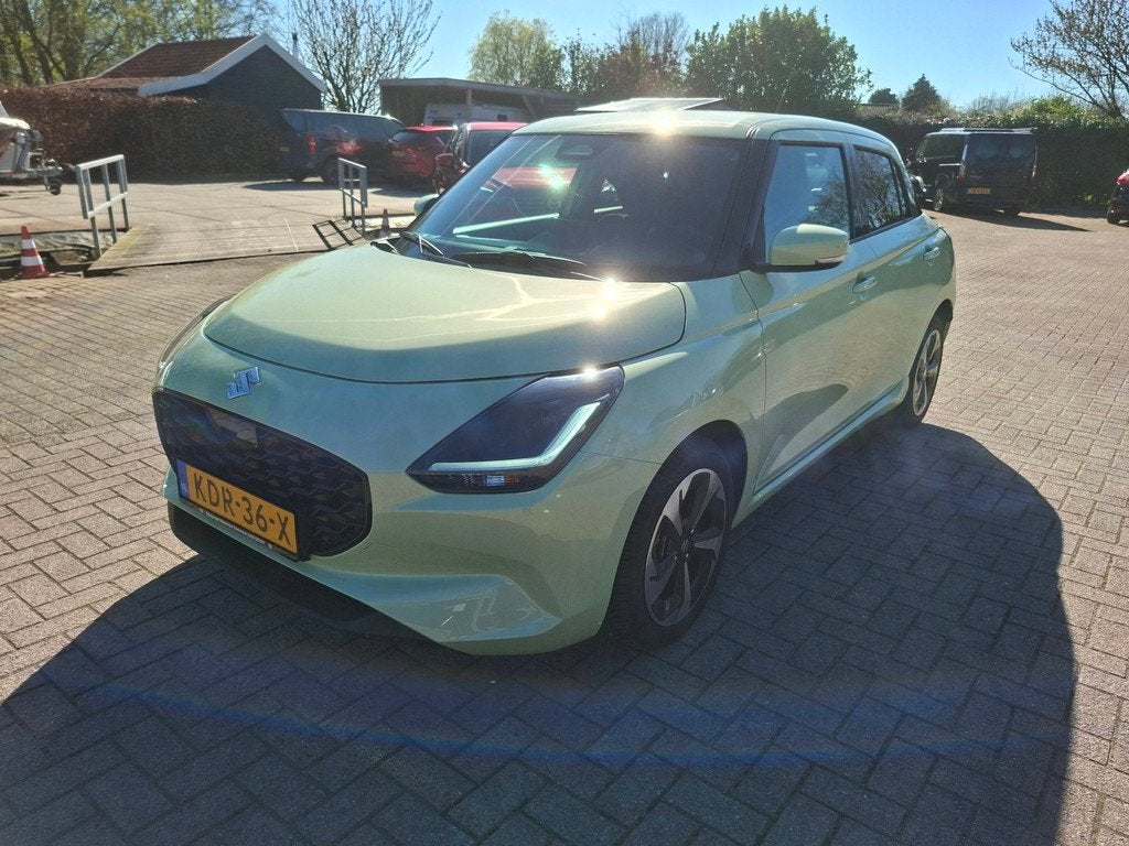 Suzuki SWIFT 1.2 Style Smart Hybrid automaat carplay adapt c, Auto's, Euro 6, 400 kg, Swift, Geel