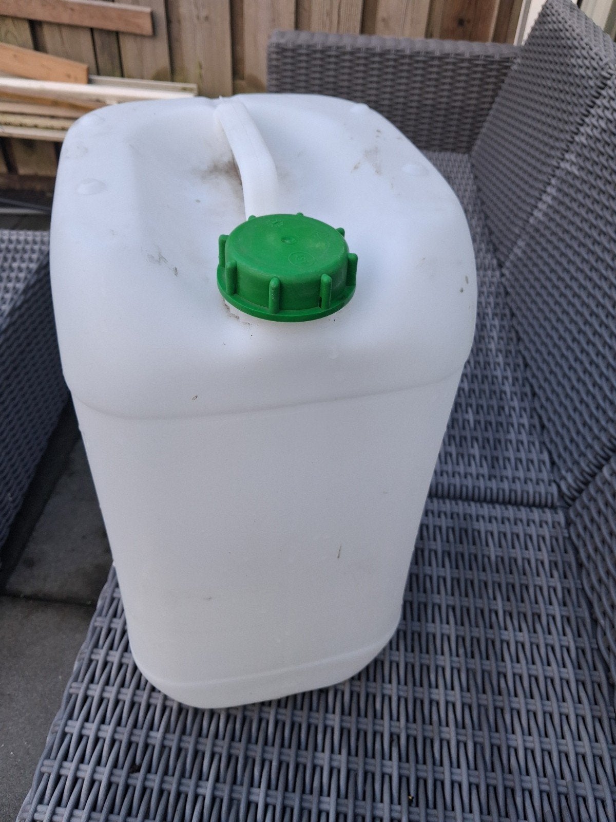 2 Witte jerrycans met groene dop - 20 liter, Ophalen, Gebruikt, Overige typen, Minder dan 50 cm