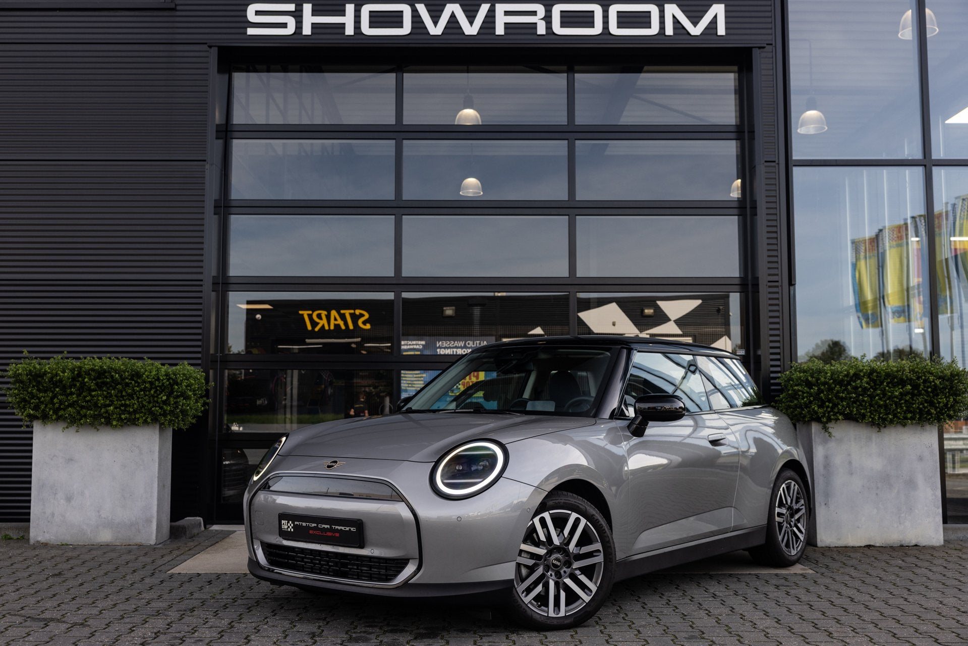 Mini 3-Deurs Cooper E Classic S 40.7 kWh NL Auto, Stuurverwa, Dealer onderhouden, Gebruikt, Zwart, 4 stoelen