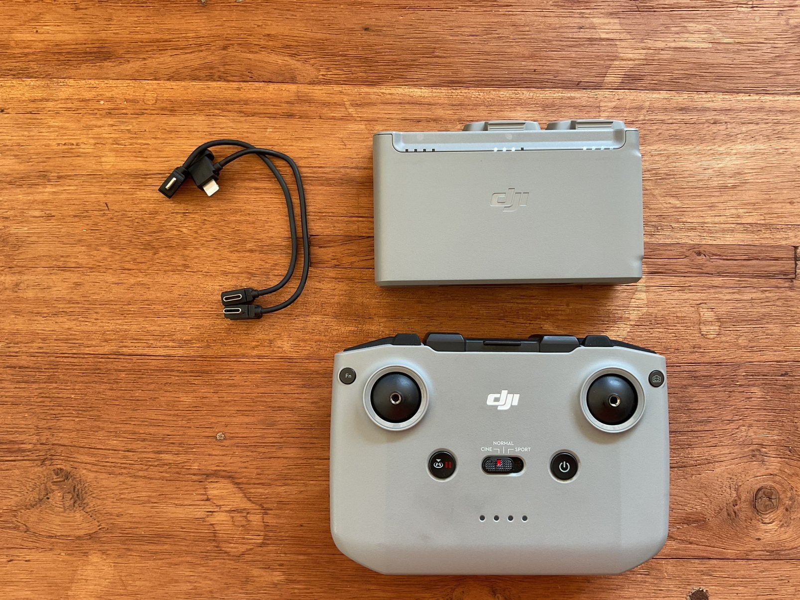Controller , oplaadhub , 2 accu’ s en accesoires DJI, Audio, Tv en Foto, Drones, Ophalen of Verzenden, Gebruikt