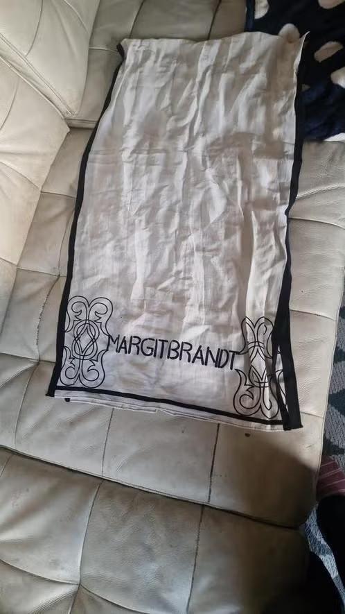 Witte Margit brandt sjaal, Ophalen of Verzenden, Zo goed als nieuw, Maat 46/48 (XL) of groter, Sjaal