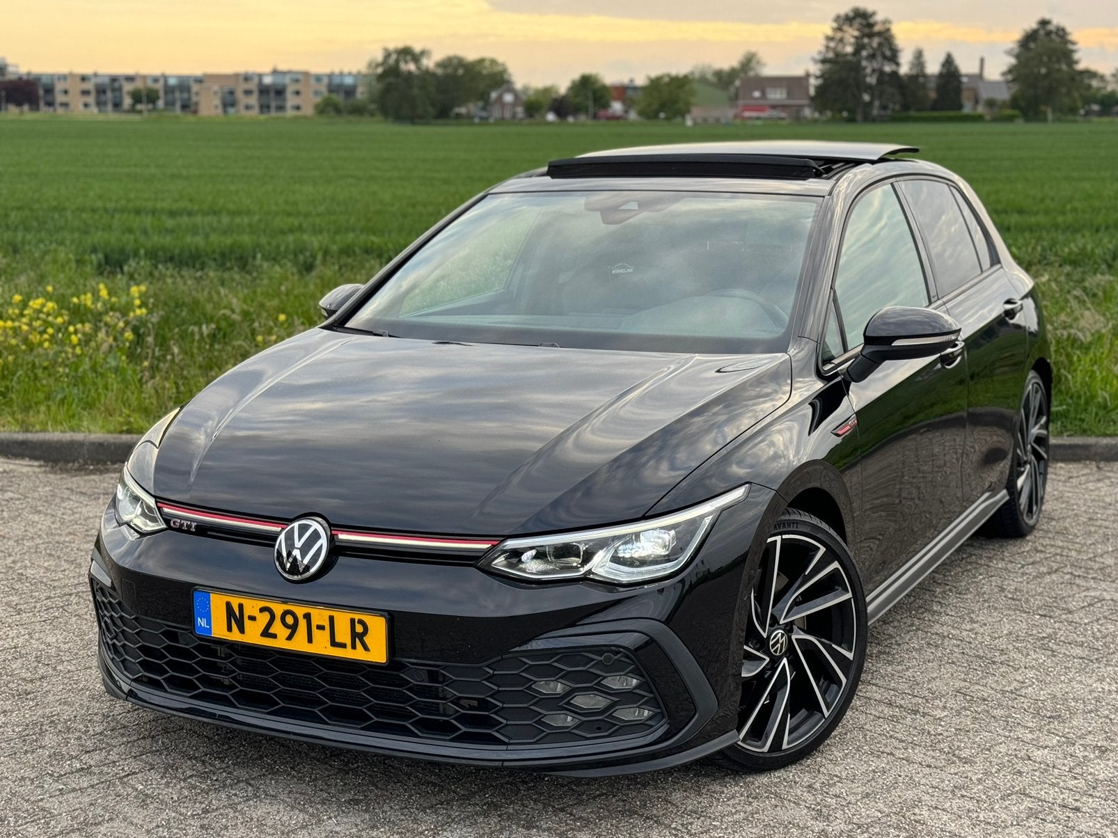 Volkswagen Golf 2.0 TSI 245pk Pano / LED / Camera Aut., Auto's, Volkswagen, 1363 kg, Zwart, 4 cilinders, 1984 cc