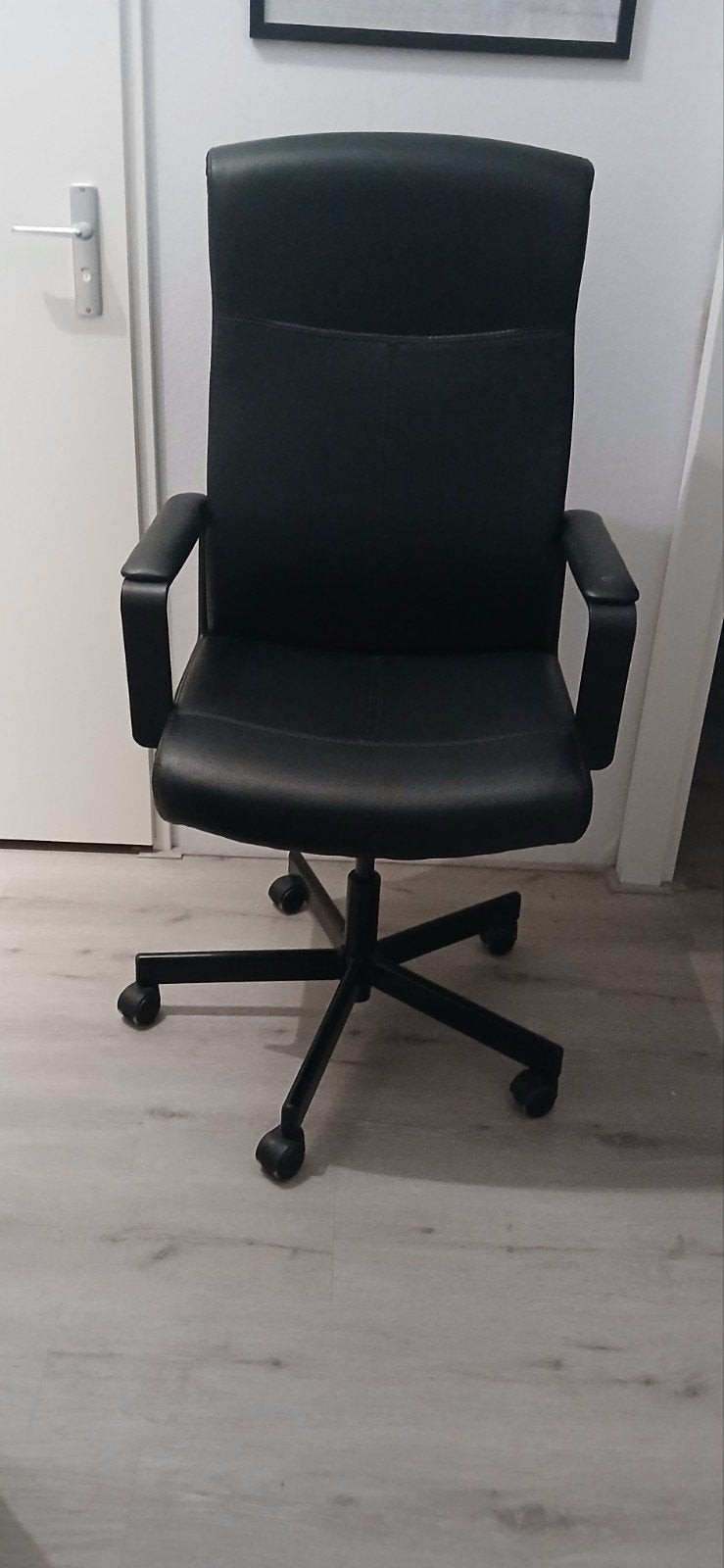 Bureaustoel Ikea Millberget, kantelbaar, Ophalen, Zwart, Zo goed als nieuw, Bureaustoel