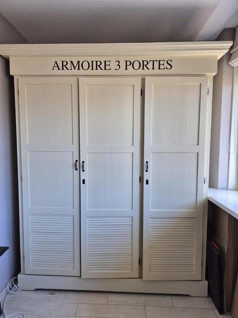 kledingkast "armoire tres portes", Ophalen, Met deur(en), Gebruikt, 100 tot 150 cm