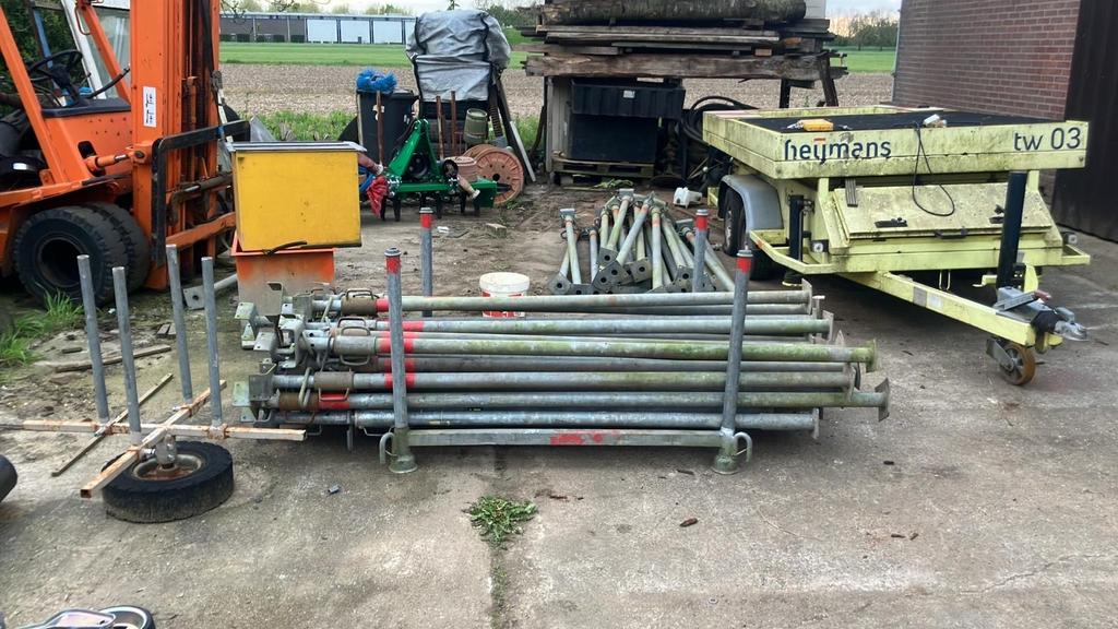 Bouwstempels / Bouwstutten - 3,7 meter - 16 stuks, Ophalen, Gebruikt, Overige typen, 2 tot 5 meter