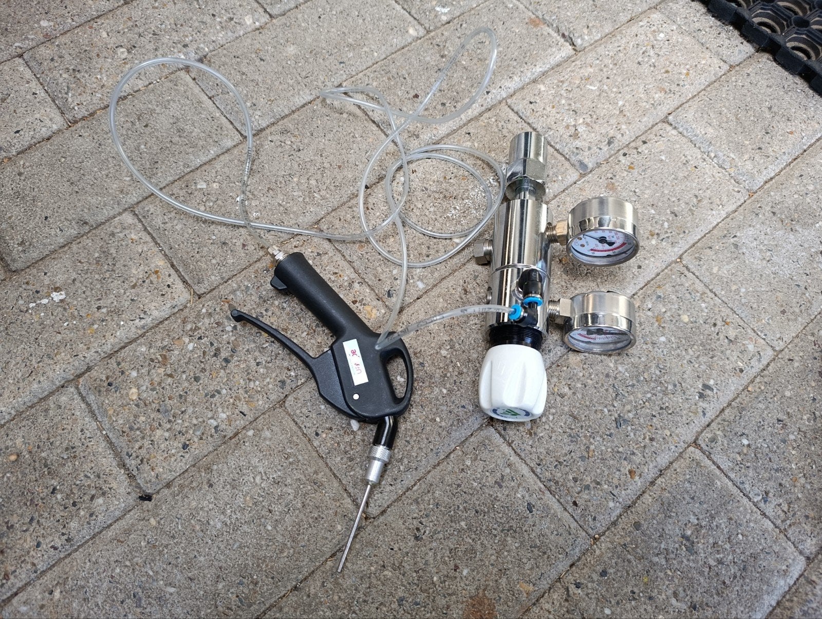 Drukregelaar met manometer en blaaspistool, Doe-het-zelf en Verbouw, Compressors, 100 liter of meer, Ophalen, Gebruikt, Minder dan 200 liter/min