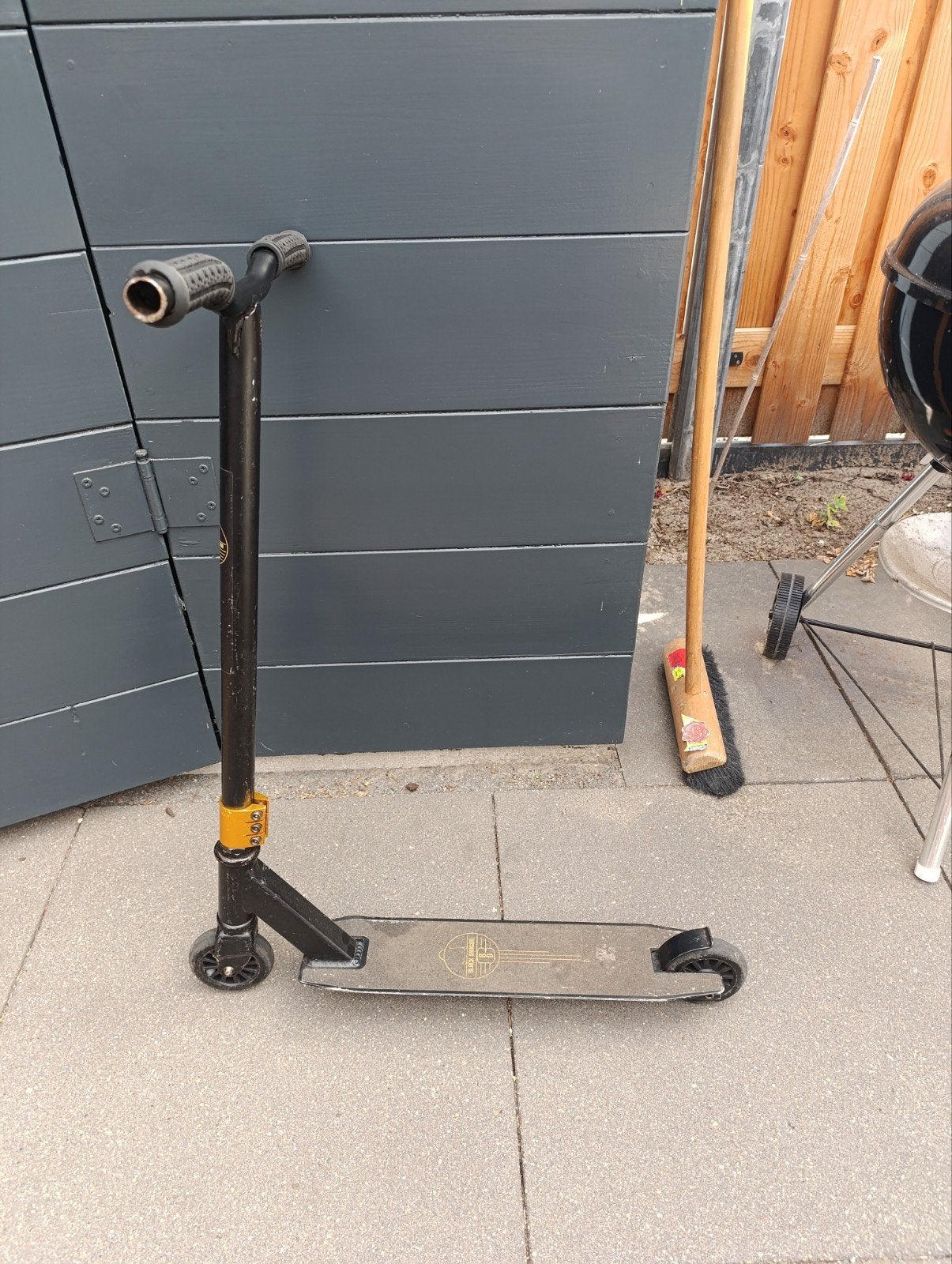 Stuntstep Black Dragon - Gebruikt maar functioneel, Fietsen en Brommers, Steps, Ophalen, Gebruikt, Gewone step, Black Dragon