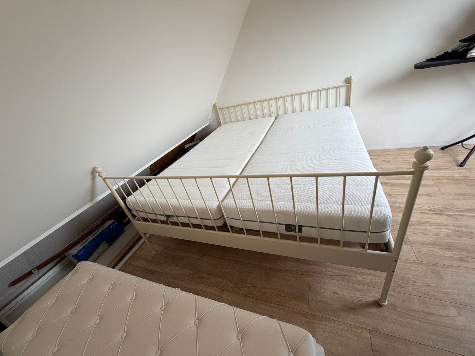 180x200 Tweepersoonsbed met matrassen en opbergbankje, Ophalen, Wit, Tweepersoons, Zo goed als nieuw