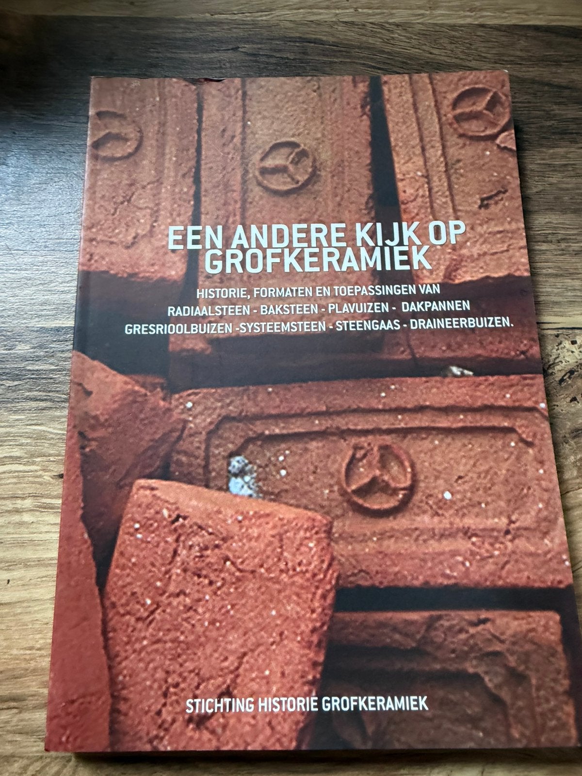 Een andere kijk op grofkeramiek, Ophalen of Verzenden, Zo goed als nieuw, Overige onderwerpen