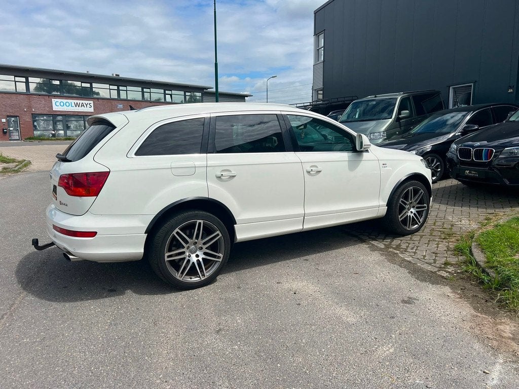 Audi Q7 4.2 FSI quattro S-line panodak vol options 7p. 257dk, Auto's, Audi, Gebruikt, 8 cilinders, Wit, 147 €/maand