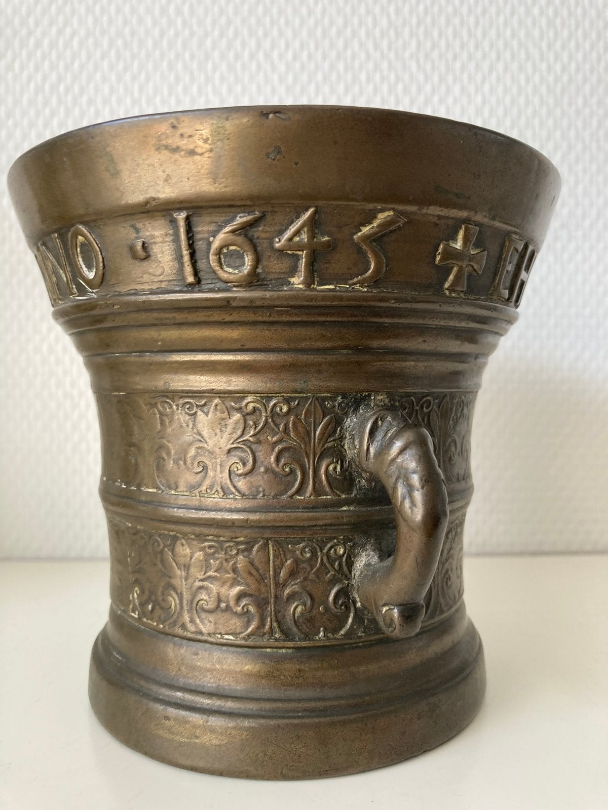 Vijzel. 17e Eeuw. Brons. Gedateerd 1645. Hoogte 13 cm. Gaaf., Antiek en Kunst, Antiek | Overige Antiek, Verzenden