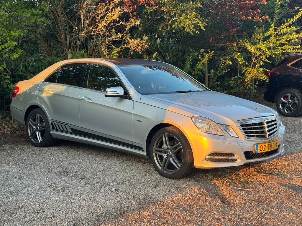 Mercedes-Benz E-Klasse E200 CGI BE Aut7 2012 Grijs, Auto's, Mercedes-Benz, Euro 5, Zwart, 4 cilinders, 1796 cc