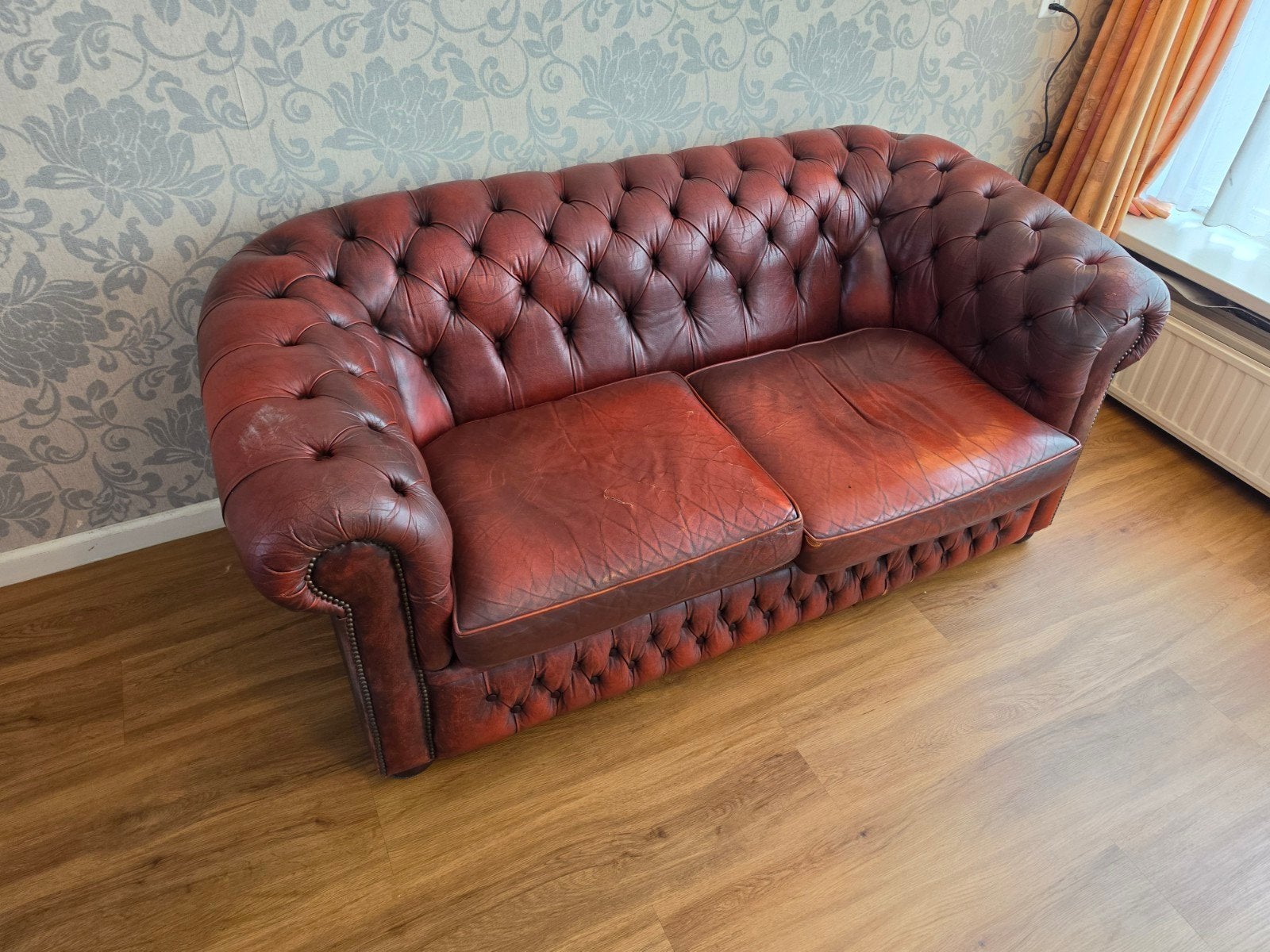 Gebruikte Chesterfield bank, Ophalen, Gebruikt, Tweepersoons, Rechte bank