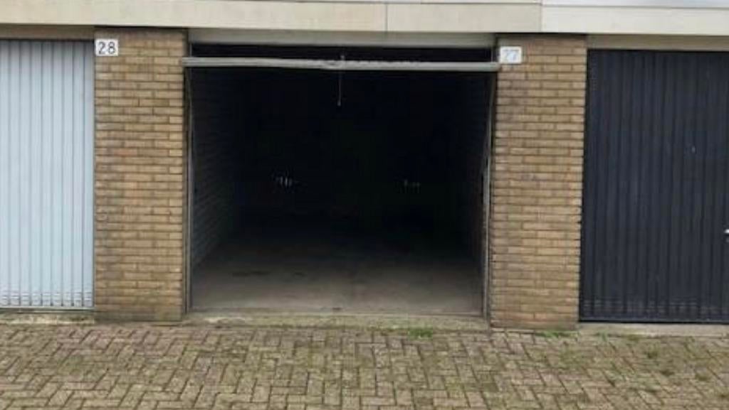 Garagebox te huur / te koop Diamantdijk Roosendaal, Huizen en Kamers, Garages en Parkeerplaatsen, Noord-Brabant