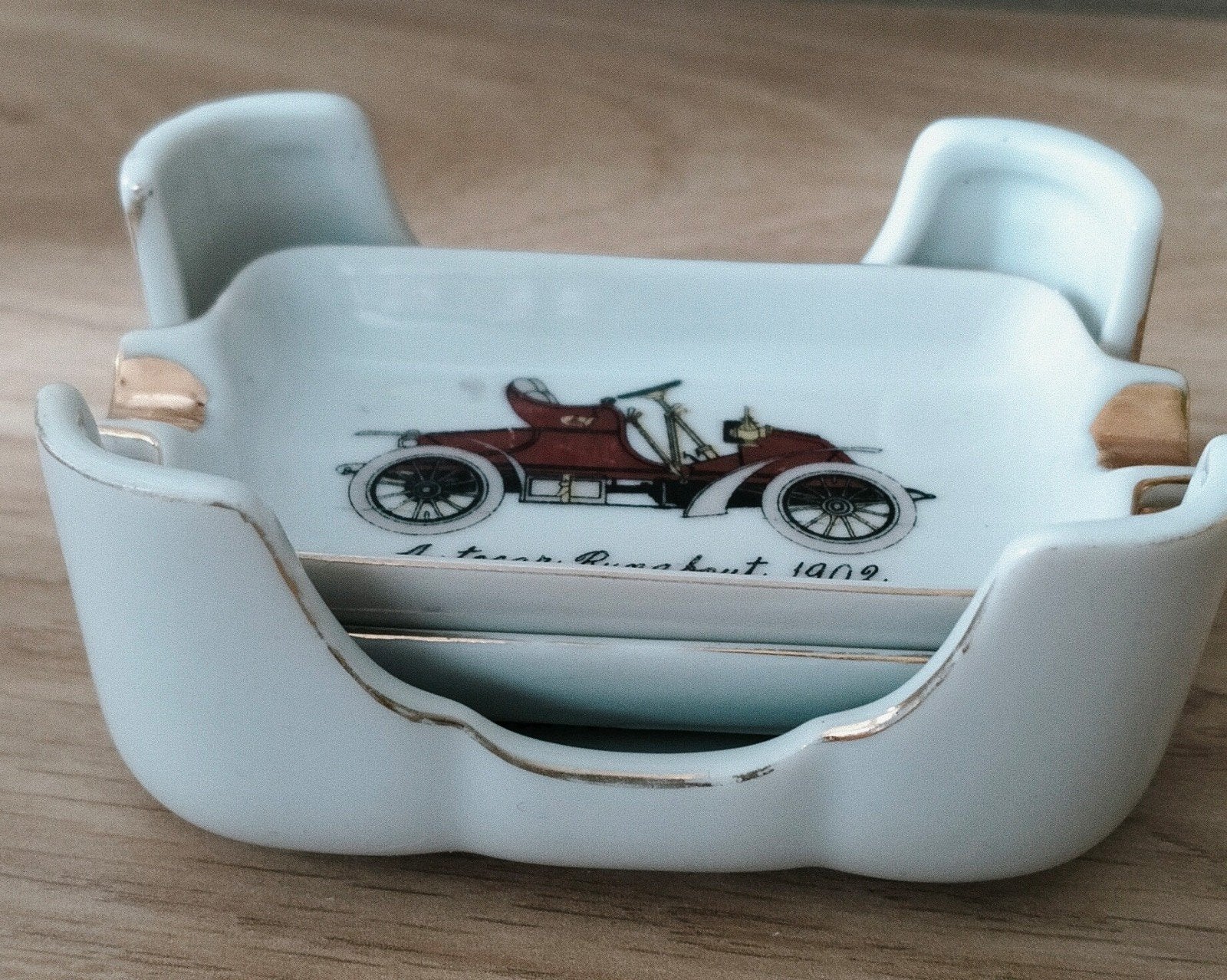 Vintage asbakjes set met klassieke auto's, Verzamelen, Rookartikelen, Aanstekers en Luciferdoosjes, Verzenden, Zo goed als nieuw