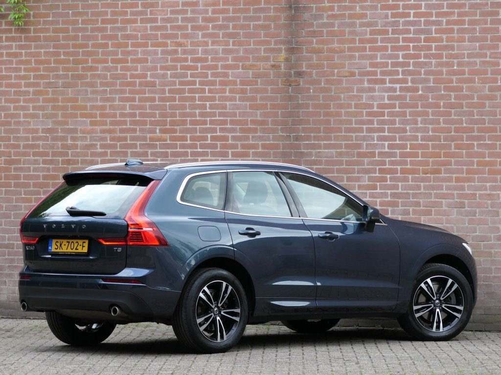 Volvo XC60 T5 AUT Momentum / Sport Leer / Blis / Apple CarPl, Auto's, Dealer onderhouden, Gebruikt, Euro 6, 4 cilinders