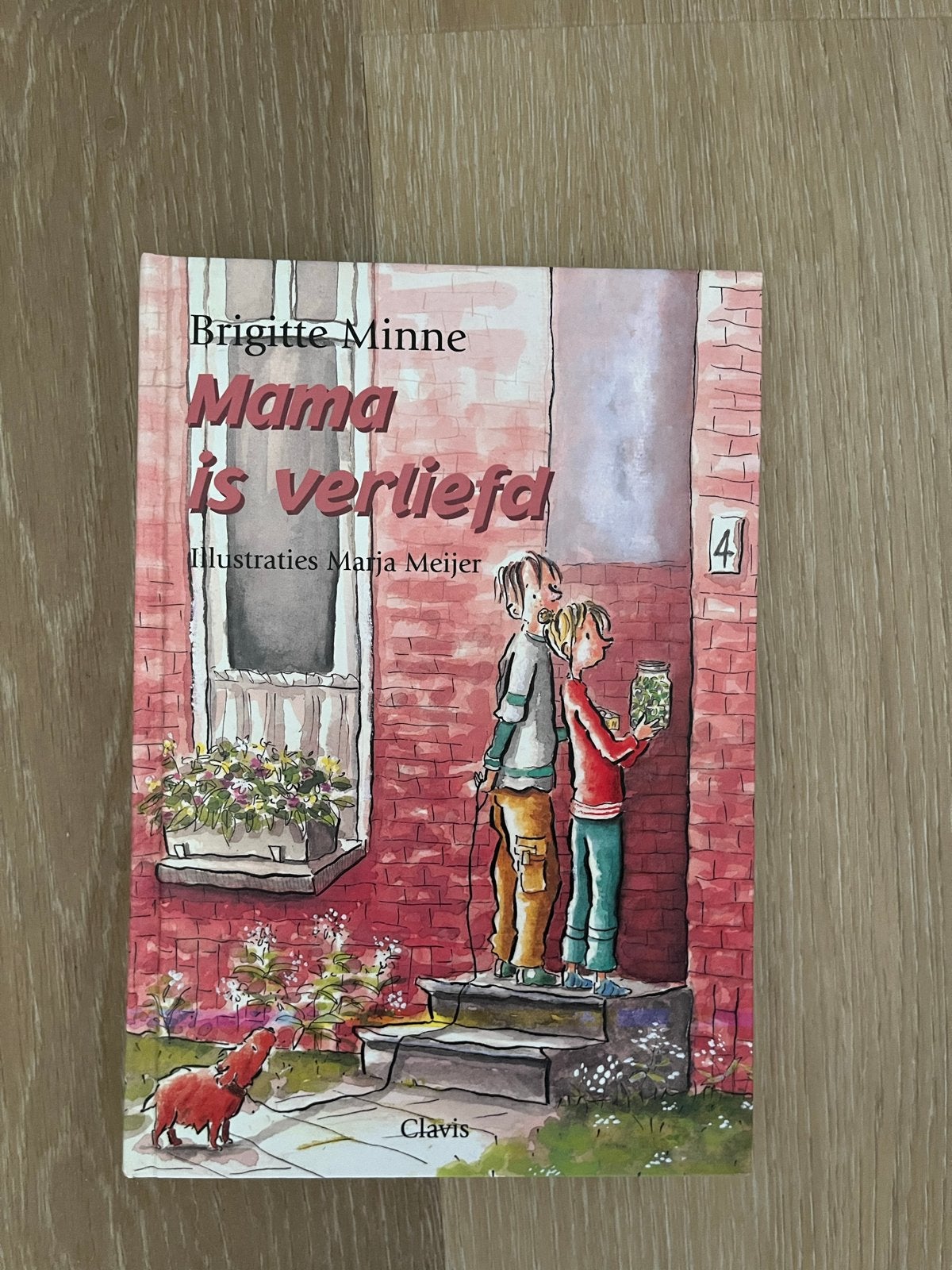 Mama is verliefd - Brigitte Minne (Kinderboek), Boeken, Ophalen of Verzenden, Zo goed als nieuw, Fictie algemeen