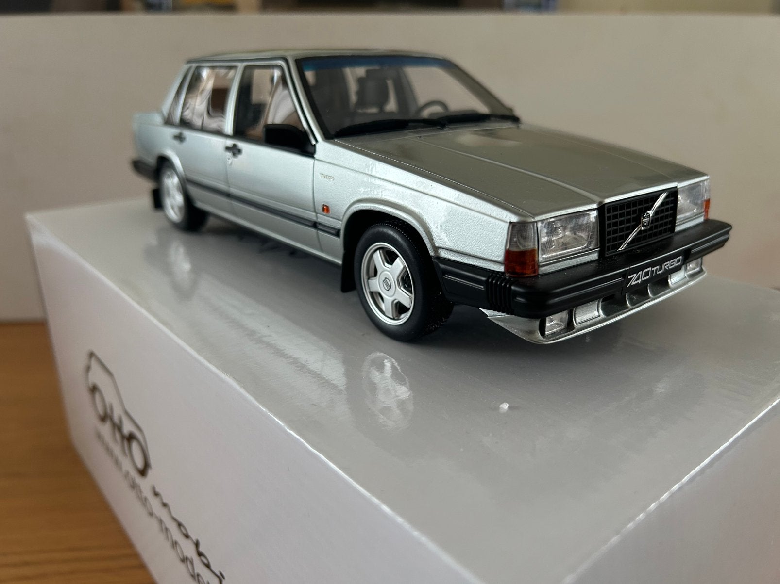 Volvo 740 Turbo 1997 Zilver 1:18 OTTOmobile., Ophalen of Verzenden, Zo goed als nieuw, Auto, OttOMobile