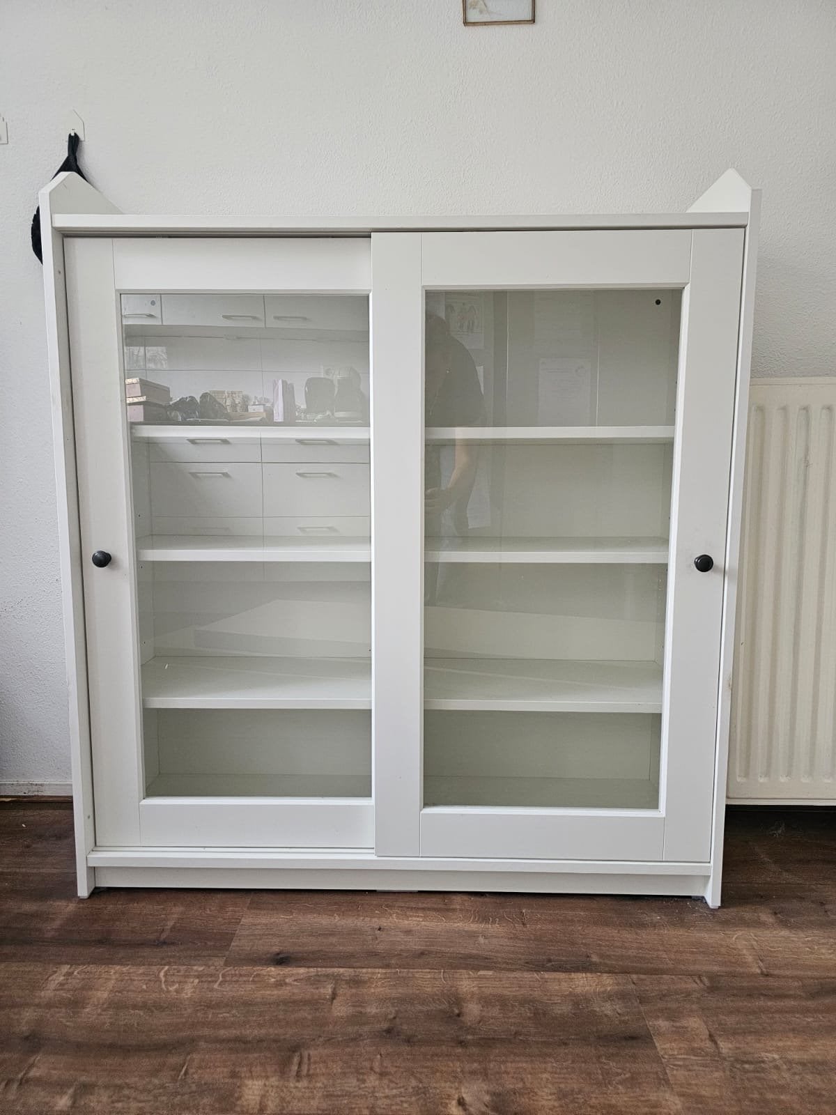 IKEA HAUGA vitrinekast, Gebruikt, 100 tot 150 cm, Ophalen of Verzenden, 25 tot 50 cm