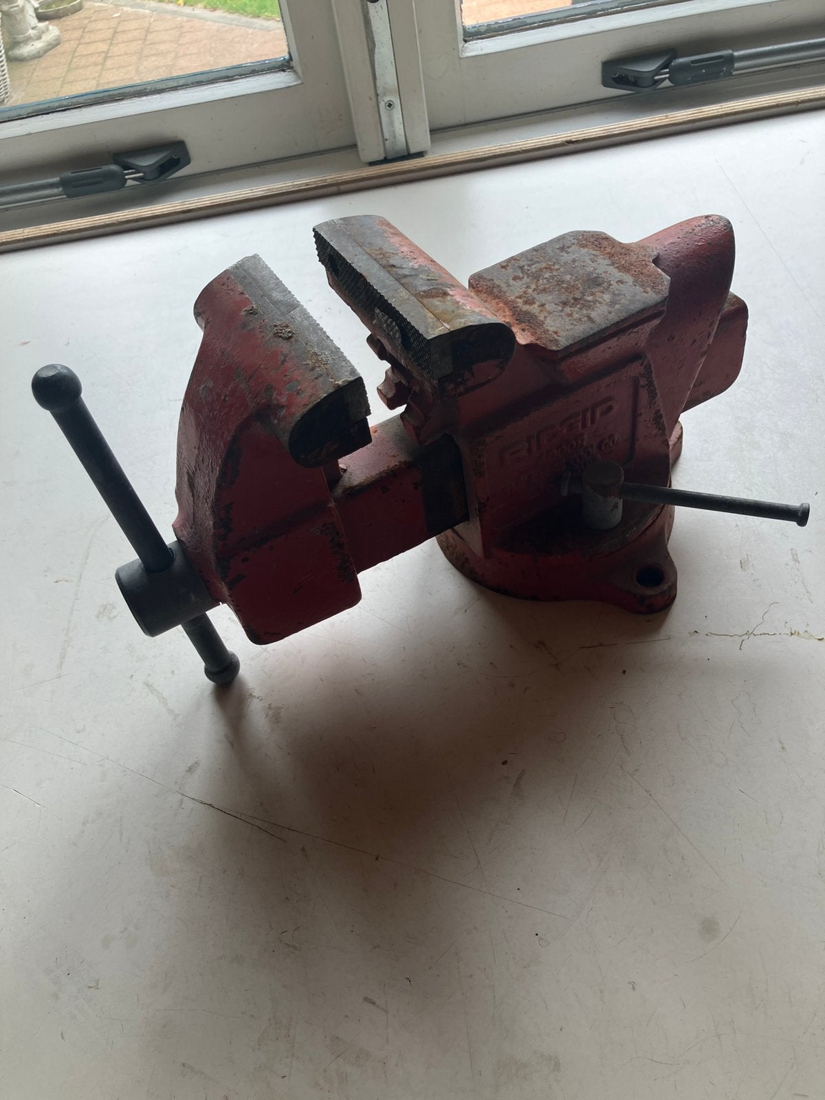 Bankschroef ridgid, Doe-het-zelf en Verbouw, Werkbanken, Ophalen of Verzenden, Zo goed als nieuw, Minder dan 70 cm, Bankschroef