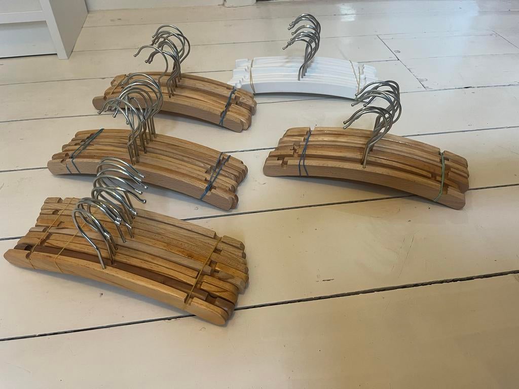 50 Houten Kleerhangers voor Kinderen/Baby's, Kinderen en Baby's, Ophalen of Verzenden, Zo goed als nieuw