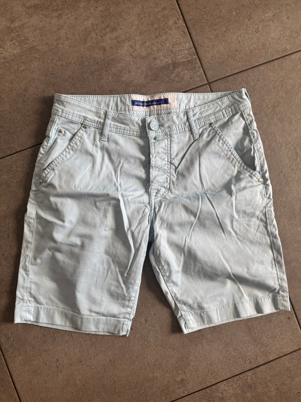 Nieuwe Jacob Cohen short maat 33, Ophalen of Verzenden, Zo goed als nieuw, Overige maten, Blauw