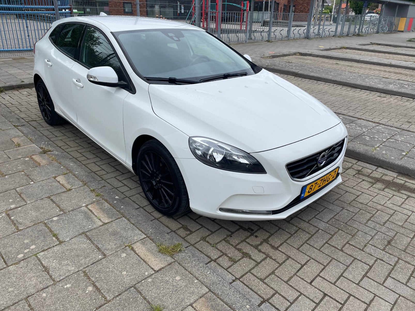 Volvo V40 1.6 T3 150PK 2012 Wit, Voorwielaandrijving, 1596 cc, Stof, 4 cilinders