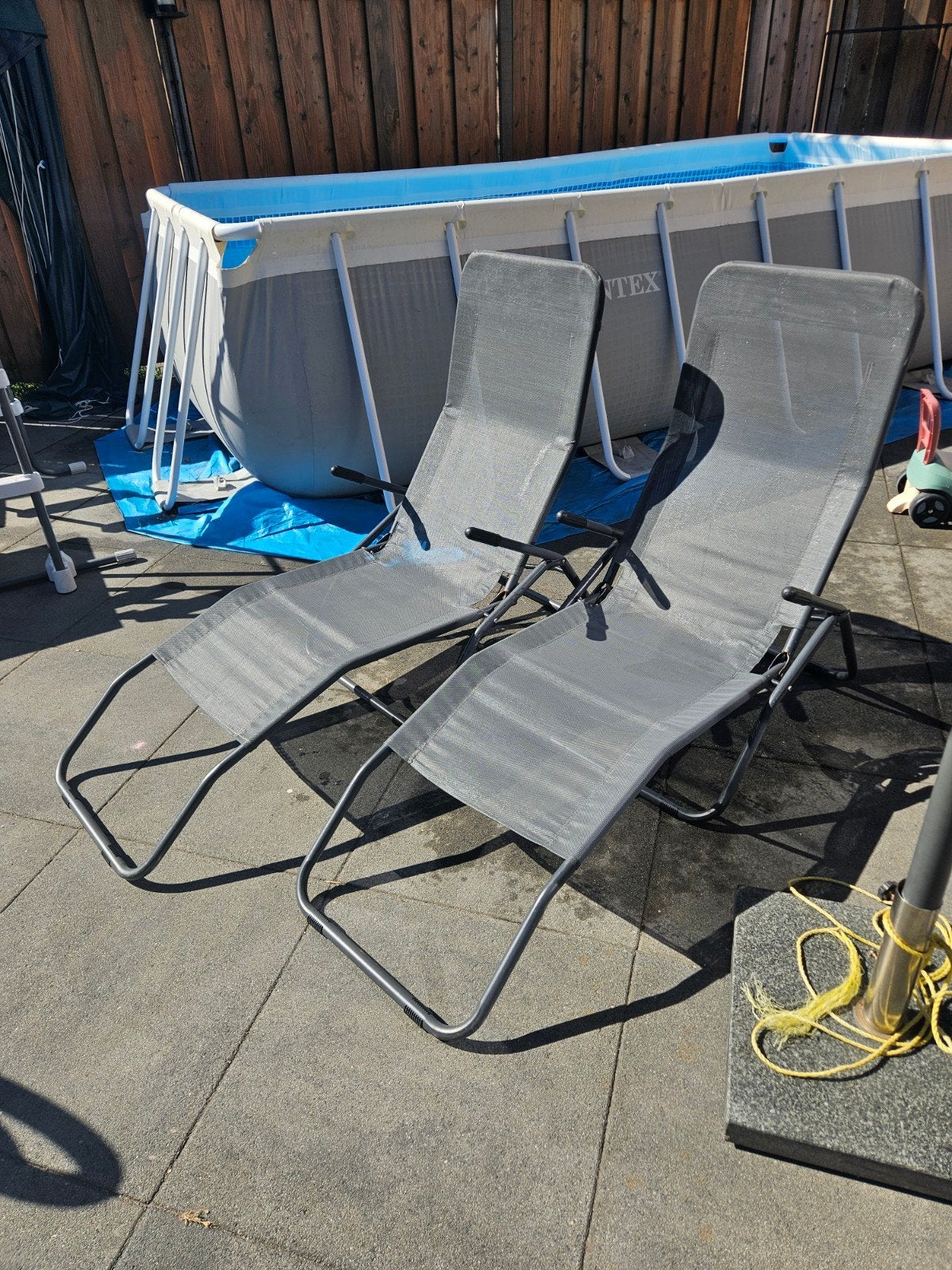 2  ligstoelen voor buiten, Tuin en Terras, Ligbedden, Ophalen, Gebruikt, Metaal, Verstelbaar