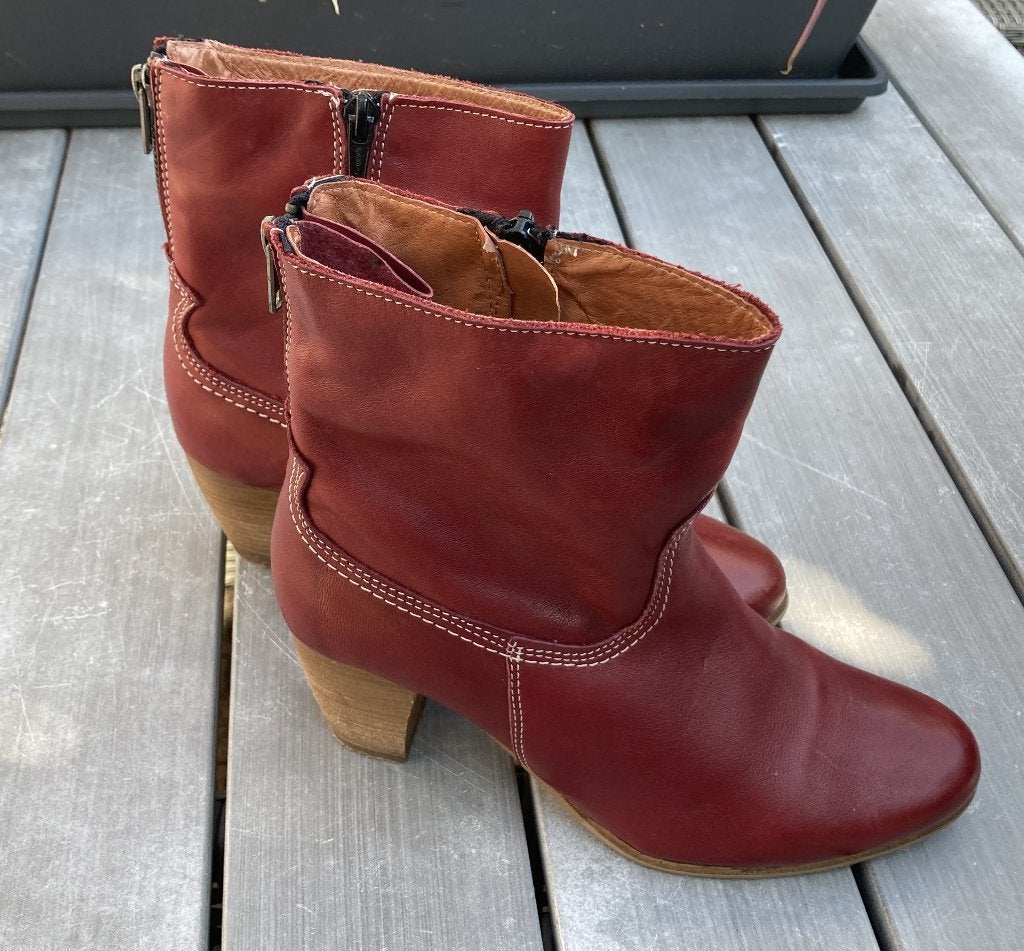 Enkellaars rode laarzen hakken boots 38 schoenen ritsen rood, Hoge laarzen, Ophalen of Verzenden, Zo goed als nieuw, Rood