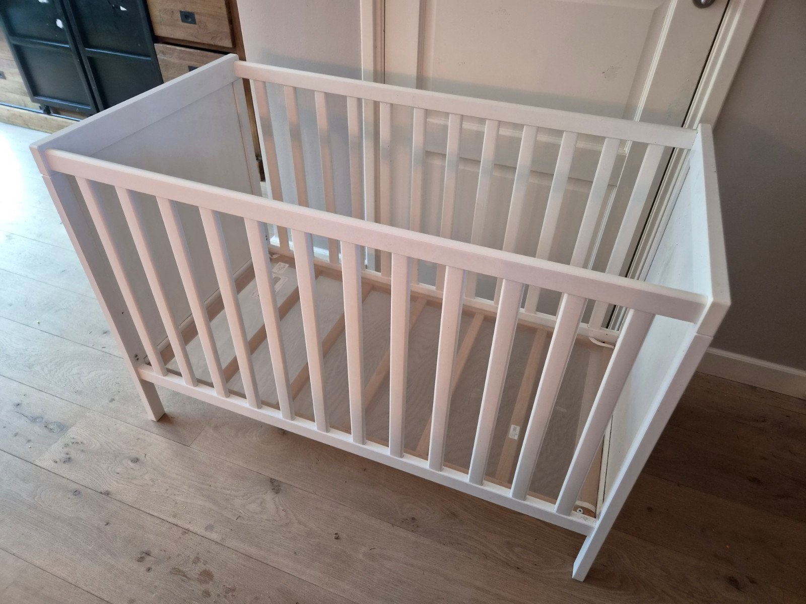 Ikea Sundvik ledikant voor baby of peuter, Kinderen en Baby's, Ophalen, Zo goed als nieuw, Ledikant