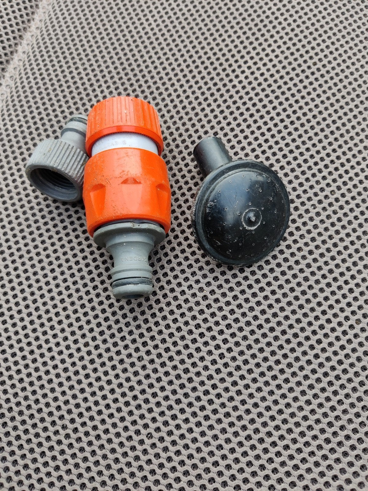 Tuinslangkoppeling en sproeikop, Ophalen of Verzenden, Gebruikt, Tuinslangkoppeling